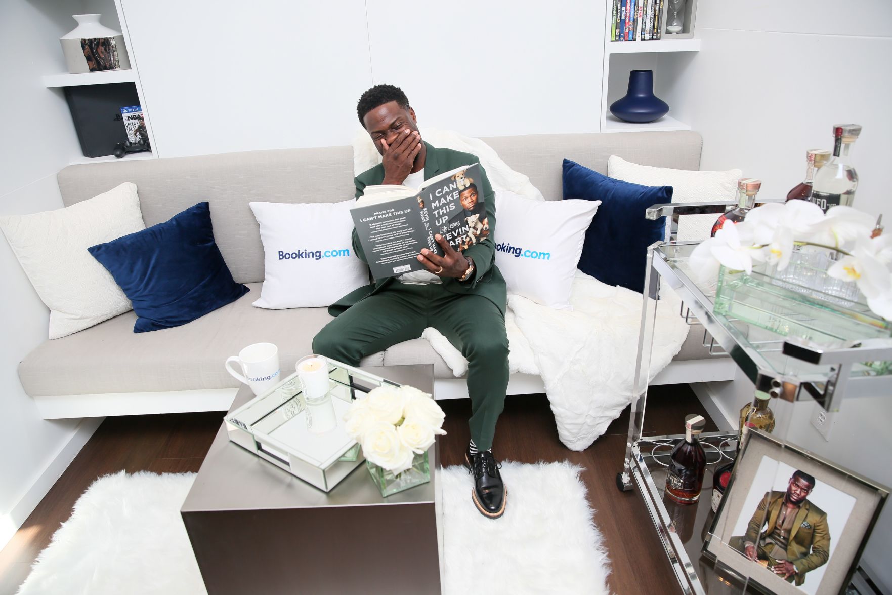 Kevin Hart at the Booking.com Tiny House with Big Personality (3).jpg